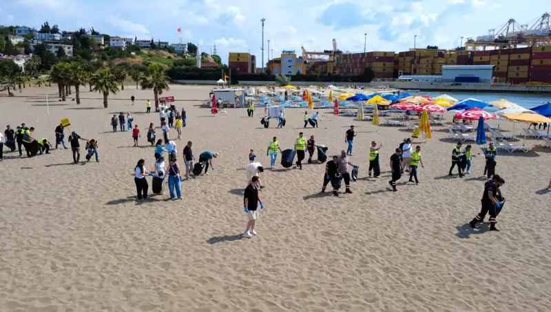 Plajlarda Dört Elli Temizlik: Çevreye Duyarlı Farkındalık Projesi