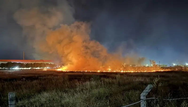 İzmir'de Gece Yarısı Yangın Paniği: Olay Yerinde Korku Dolu Anlar
