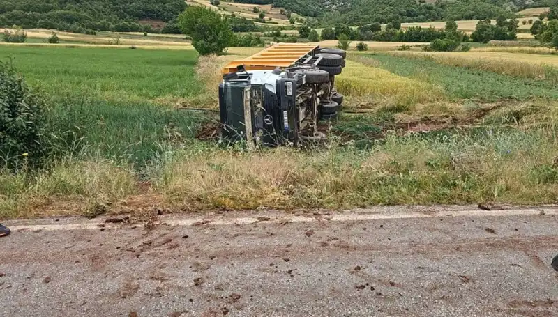 Tokat’ta Kan Donduran Kaza: Devrilen Kamyonun Şoförü Hayatını Kaybetti