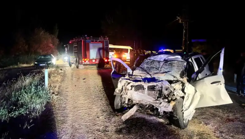 Çarpışma Anı: Ciple Traktör Arasında Kalan 5 Kişi Yaralandı