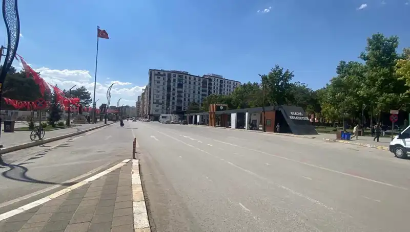 Elazığ’da Sokaklarda Hayalet Sessizlik: Şehrin Boş Kalmasının Nedeni Ne?