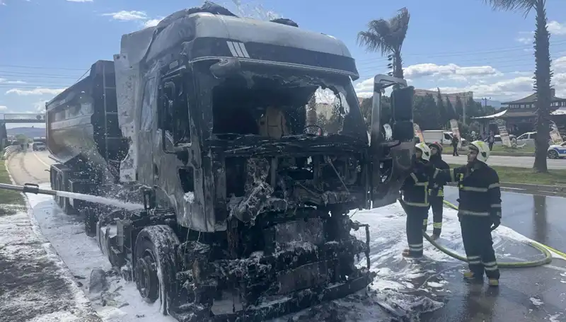 Kum Yüklü TIR'da Korkutucu Yangın: Olayın Perde Arkası Ne?