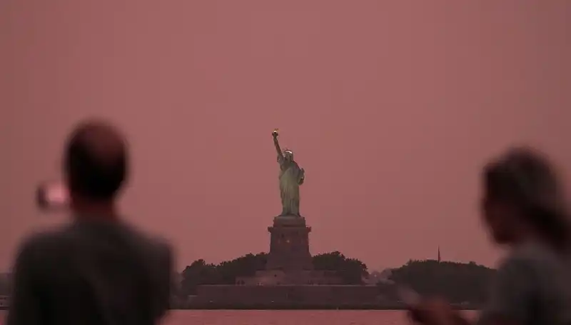 Kanada Yangınları Nedeniyle New York'u Saran Duman Alarm Veriyor