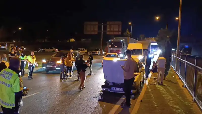Otoyolda Kuralsız Geri Dönüş Kazası: İki Çocuk, Dört Yaralı