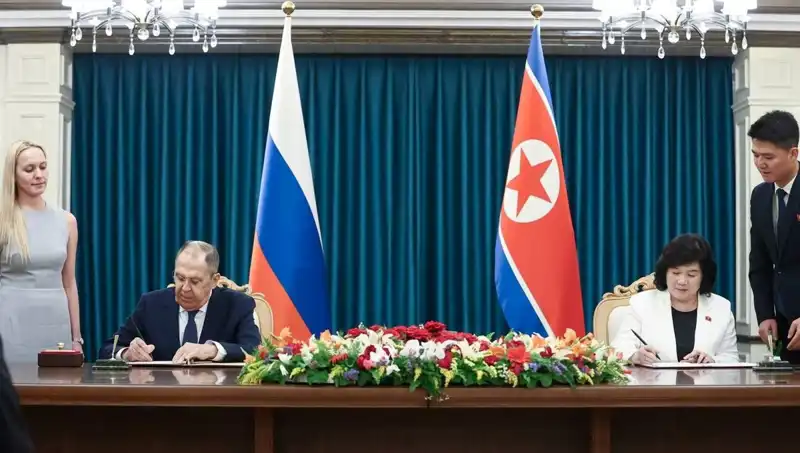Rusya ve Kuzey Kore İlişkileri: Lavrov ve Mevkidaşı Stratejik Görüşmelerde Bir Araya Geldi