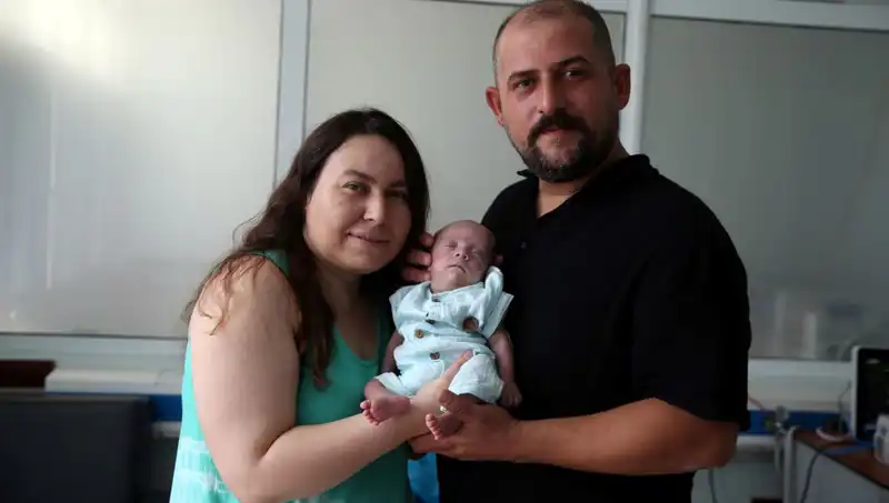800 Gramla Hayata Merhaba Deyip Yaşama Tutunan Bebek