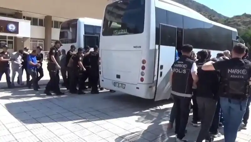 Amasya'da Uyuşturucu Operasyonunda 13 Kişi Tutuklandı: Ayrıntılar Ortaya Çıktı